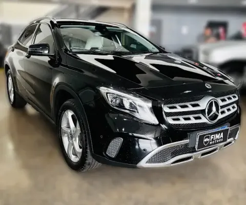 Mercedes GLA Advance 1.6 Turbo - Pneus novos - Revisada - Periciada - Interna na cor Bege