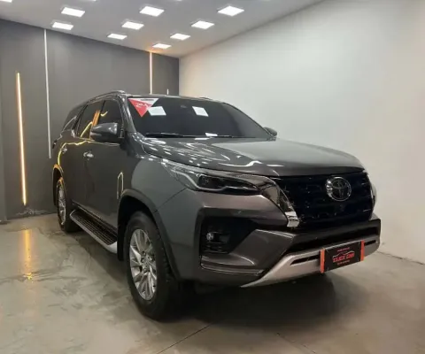 Toyota Hilux sw4 2024 2.8 d-4d turbo diesel diamond 7l 4x4 automático