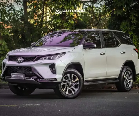 Toyota Hilux SW4 DIAMOND TURBO 4X4 4P - Branca - 2022/2022