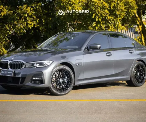 BMW 330e M SPORT 2.0 TURBO HIBRIDA - Cinza - 2021/2022