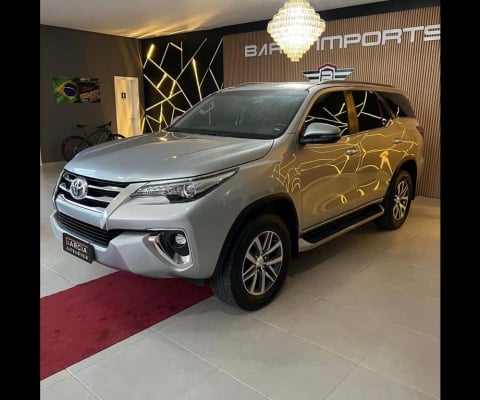 Hilux SW4 SRX 4x4 2.8 TDI 16V Dies. Aut.