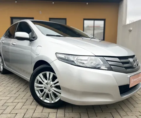 Lindo Honda City EX automático com bancos em couro e baixa kilometragem 