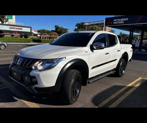 Mitsubishi L200 TRITON 2.4 16V TURBO DIESEL OUTDOOR HPE-S CD 4X4 AUTOMÁTICO