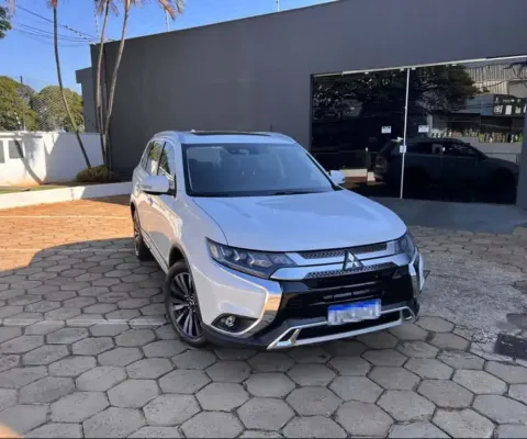 Mitsubishi OUTLANDER 2.2 MIVEC DI-D DIESEL HPE-S AWD AUTOMÁTICO