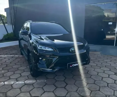 Toyota HILUX SW4 2.8 D-4D TURBO DIESEL GR-S 7L 4X4 AUTOMÁTICO