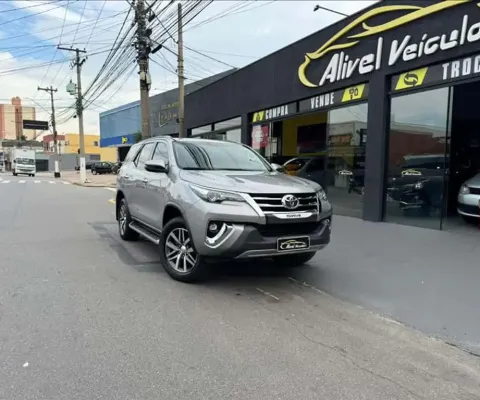 TOYOTA HILUX SW4 2.8 SRX 4X4 7 Lugares 16V Turbo Intercooler - 2019/2019