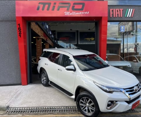 Toyota HILUX SW4 2.8 SRX 4X4 7 LUGARES 16V TURBO INTERCOOLER DIESEL 4P AUTOMÁTICO