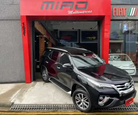 Toyota HILUX SW4 2.8 SRX 4X4 7 LUGARES 16V TURBO INTERCOOLER DIESEL 4P AUTOMÁTICO