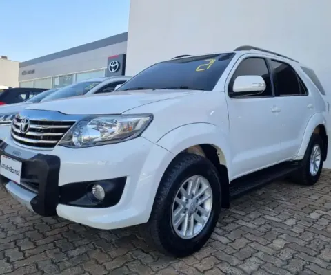 TOYOTA HILUX SW4 2.7 SR 4X2 16V 4P