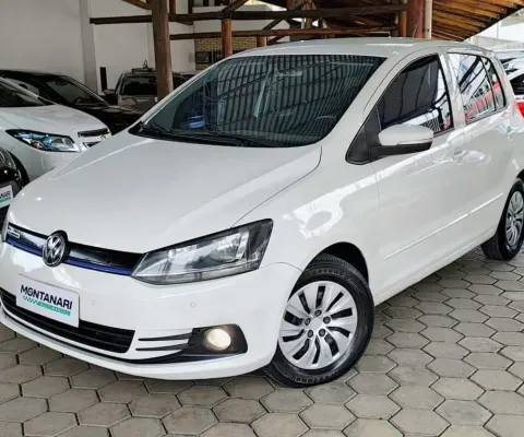 Volkswagen Fox BLUEMOTION 1.0 Mi Total Flex 12V 5p  - Branca - 2014/2015