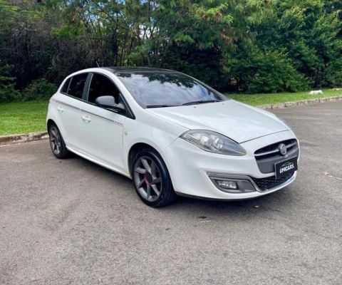 Fiat Bravo 1.8 ESSENCE 16V FLEX 4P MANUAL - Branca - 2015/2016