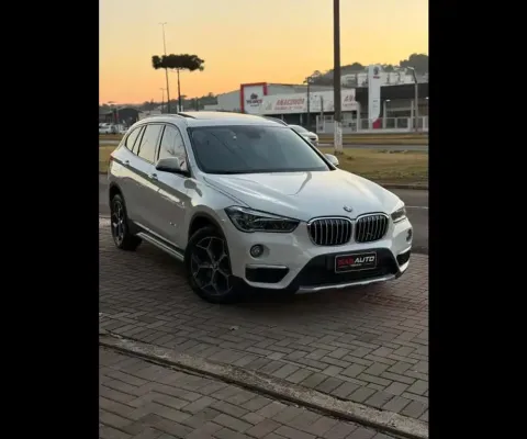 BMW X1 BMW /X1 S20I ACTIVEFLEX - Branca - 2017/2018