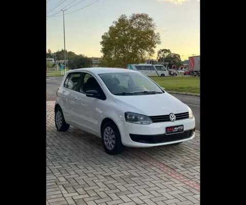 Volkswagen Fox W/ 1.6 GII - Branca - 2014/2014
