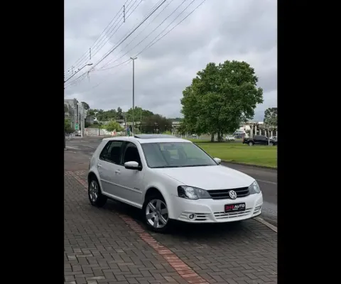 Volkswagen Golf Sportline 1.6 Mi Total Flex 8V 4p  - Branca - 2012/2013