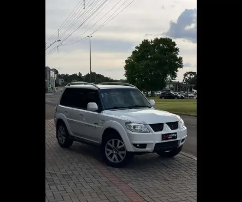 Mitsubishi Pajero TR4 2.0/ 2.0 Flex 16V 4x4 Aut.  - Branca - 2012/2013