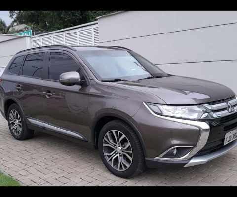 Mitsubishi Outlander COMFORT 2.0 16V Aut.  - Marrom - 2015/2016