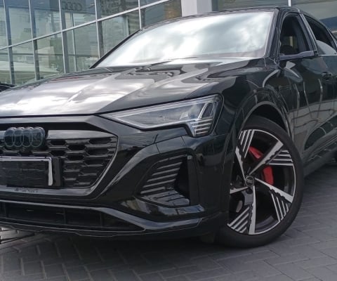 Q8- Etron Sportback performance Bladk Launch Edition ( impecável)