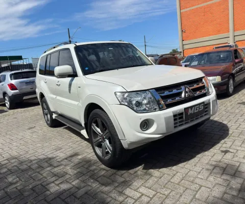 Pajero full 4x4 3.2 diesel - com interna off white e teto solar 