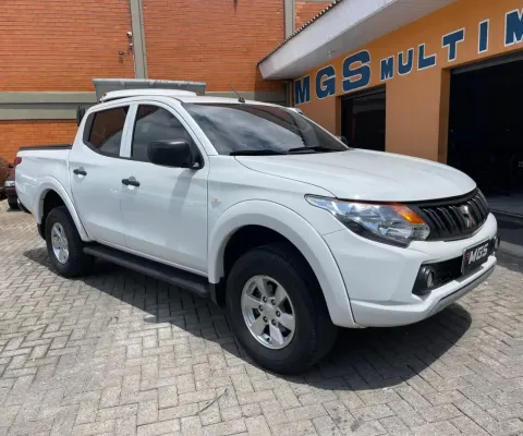 Mitsubishi l200 cd triton gl 4x4 2.4 diesel - cambio manual 2022/2023
