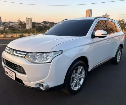Mitsubishi Outlander MMC  3.0 GT 2014 - Branca - 2013/2014