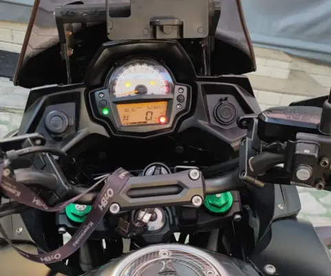 Kawasaki Versys tourer ano 2019, cor cinza grafite.