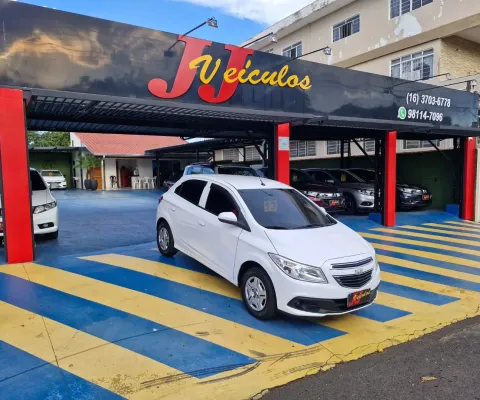 Gm onix 1.0 lt 2013 branco 