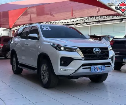Toyota Hilux sw4 2023 2.8 d-4d turbo diesel srx 4x4 automático