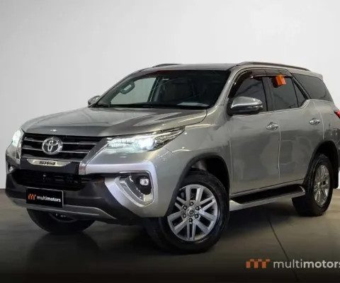 Toyota Hilux SW4 SRX 4x4 2.8 TDI 16V Dies. Aut.  - Prata - 2018/2018