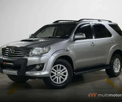 Toyota Hilux SW4 SW4 SRV D4-D 4x4 3.0 TDI Dies. Aut - Prata - 2014/2015