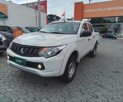 Mitsubishi L200 triton 2023 2.4 16v turbo diesel gl cd 4x4 manual