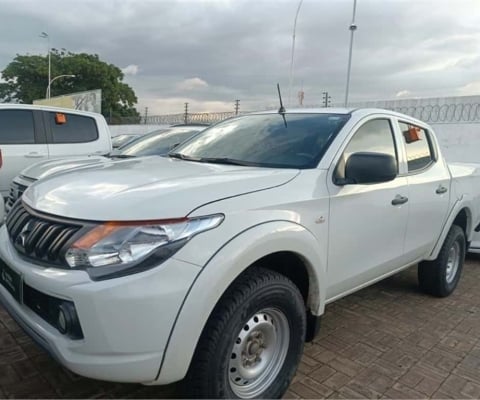 Mitsubishi L200 triton 2023 2.4 16v turbo diesel outdoor glx cd 4x4 manual