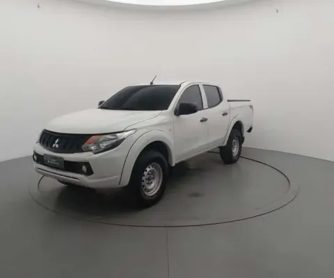 Mitsubishi L200 triton 2023 2.4 16v turbo diesel gl cd 4x4 manual