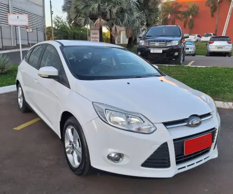 Focus Hatch Impecável