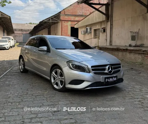MERCEDES-BENZ M. BENZ A200TURBO 2014 SAO PAULO-SP Ano/Mod: 2013/2014 Cor: Prata