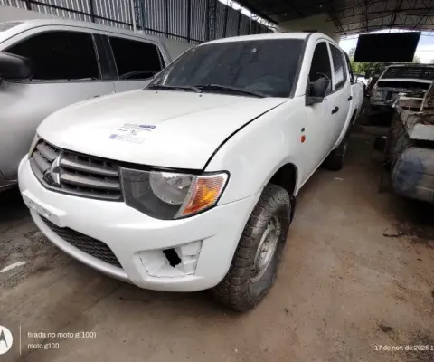 L200 TRITON GL D Marca MITSUBISHI BRASILIA/DF Ano/Mod. 2016/2017 Cor: Branca