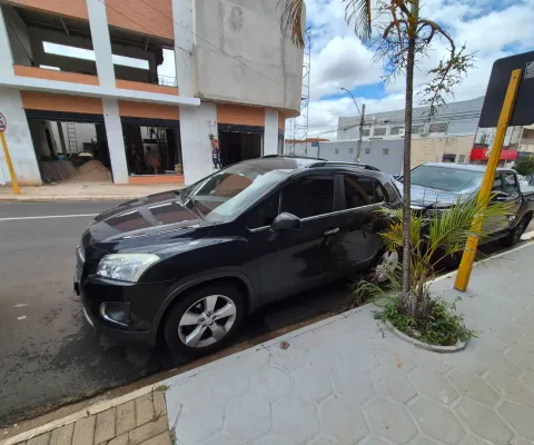 Chevrolet Tracker LTZ AT, cor preta, ano fabricação/modelo 2014/2014