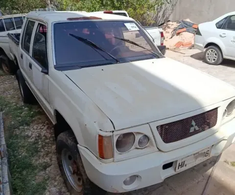 MITSUBISHI L200 4X4 GL 2002 BRASILIA-DF Ano/Mod: 2002/2002 Cor: Branco