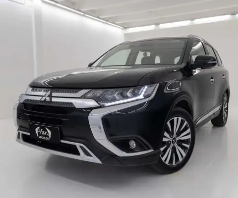 Mitsubishi Outlander 2.2 HPE-S 7LUG DIESEL 4X4  - Preta - 2021/2022