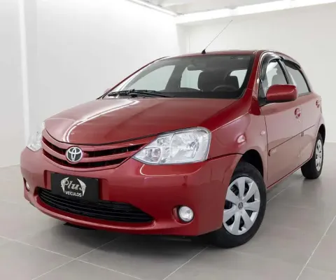 Toyota Etios 1.3 HATCH XS - Vermelha - 2012/2013