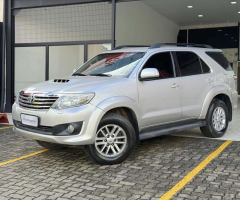 TOYOTA HILUX SW4 3.0 SRV 4X4 16V TURBO INTERCOOLER DIESEL 4P AUTOMÁTICO