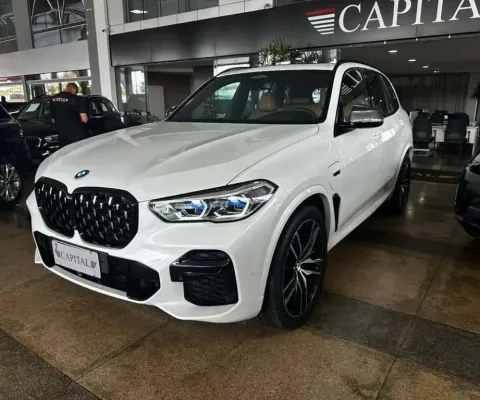BMW X5 3.0 I6 TURBO HÍBRIDO XDRIVE45E M SPORT AUTOMÁTICO - Branca - 2022/2023