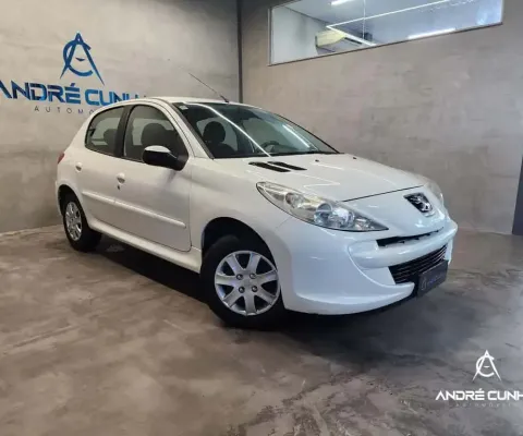 Peugeot 207 Active 1.4 Flex 8V 5p  - Branca - 2013/2014