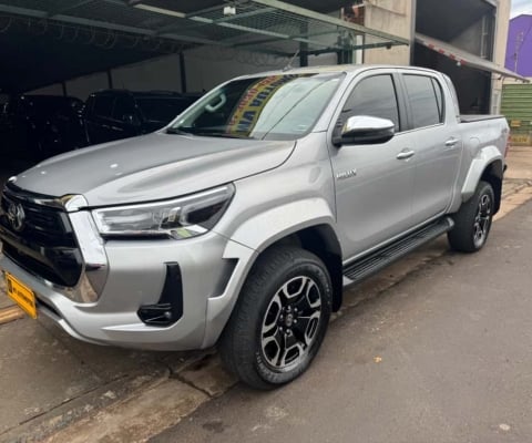 TOYOTA HILUX 2.8 D-4D TURBO DIESEL CD SRX PLUS 4X4 AUTOMÁTICO