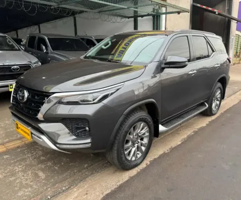 TOYOTA HILUX SW4 2.8 D-4D TURBO DIESEL SRX 7L 4X4 AUTOMÁTICO