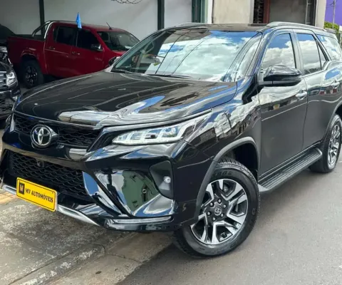 TOYOTA HILUX SW4 2.8 D-4D TURBO DIESEL DIAMOND 7L 4X4 AUTOMÁTICO