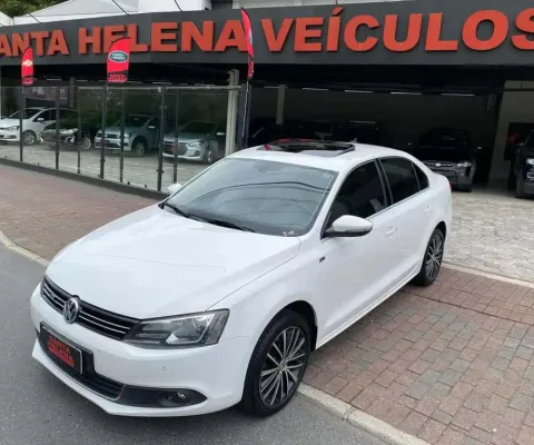 Volkswagen Jetta /VW  2.0T - Branca - 2013/2013
