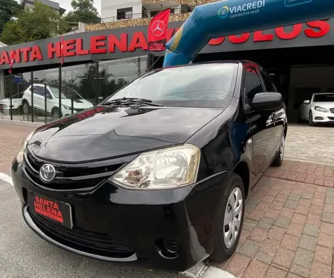 Toyota Etios HB XS - Preta - 2013/2013