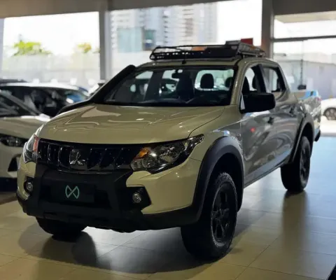 Mitsubishi L200 Savana 2.5 4x4 121cv CD DTI  Dies. - Branca - 2022/2023