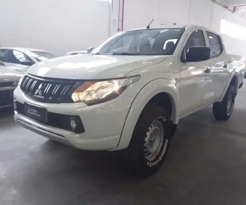 Mitsubishi L200 triton 2023 2.4 16v turbo diesel gl cd 4x4 manual