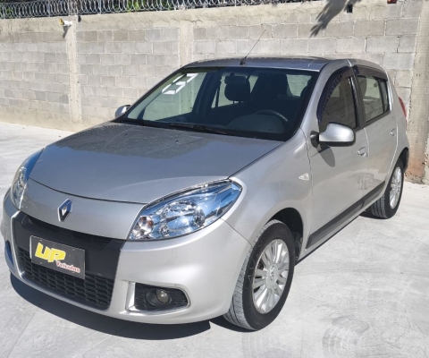 Sandero 1.6 privilege 2013 muito novo